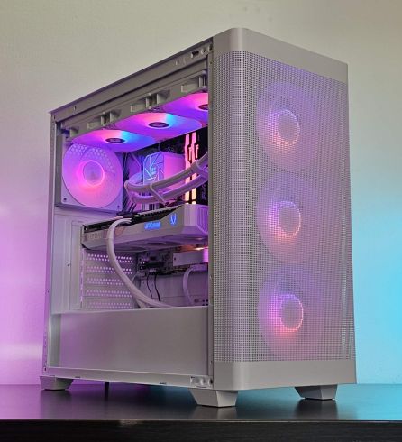 Ryzen 7-7800X3D/ RTX 5070/ RAM 32GB/ SSD 1TB/ Водно Охлаждане/ 1000W/ Геймърски компютър - Aorora S2