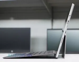 Microsoft Surface Pro 4 Model 1724, Intel Core i5, 8192MB LPDDR3, 256GB M.2 NVMe SSD, Intel HD Graphics 520, 12.3" 2736x1824 3:2 , Preinstalled with Windows 10 Pro, Grade B