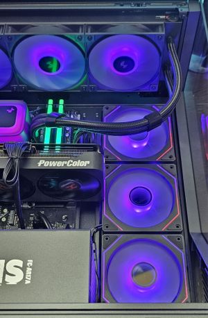 RX 9070XT 16GB/ Ryzen 7-7800X3D/ RAM 32GB/ SSD 1TB/ B850 Wi-Fi/ 1000W/ Водно Охлаждане/ Геймърски компютър - Aorora S1