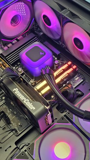 RX 9070XT 16GB/ Ryzen 7-7800X3D/ RAM 32GB/ SSD 1TB/ B850 Wi-Fi/ 1000W/ Водно Охлаждане/ Геймърски компютър - Aorora S1