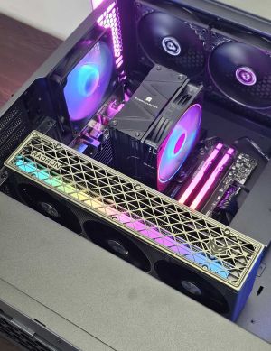 RX 9070 16GB/ Ryzen 7-7700 / RAM 32GB/ SSD 1TB/ 850W 80 Plus Gold / Геймърски компютър - Aorora S3