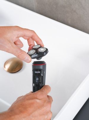 Машинка за бръснене Beurer MN8X rotary shaver, 360° flexible shaver head, Magnetic fixation, LED display, Waterproof (IPX7), Quick-charge function  (10 min OT; 5 min CT), Incl. charger and storage station, protective cap and cleaning brush
