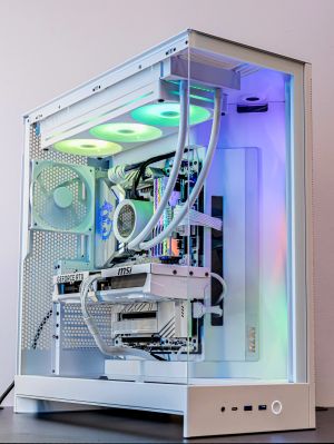 AMD Ryzen 7 9800X3D | RTX 5080 16GB | 64GB DDR5 Royal | 4TB Gen5 SSD - Геймърски компютър White Reaper WP5898324T